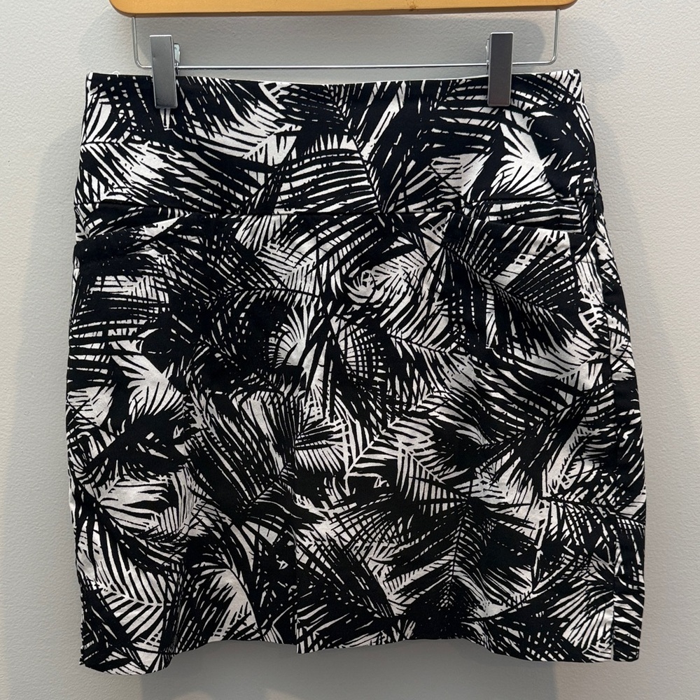 Swing control Black & White Palm-Print Skirt